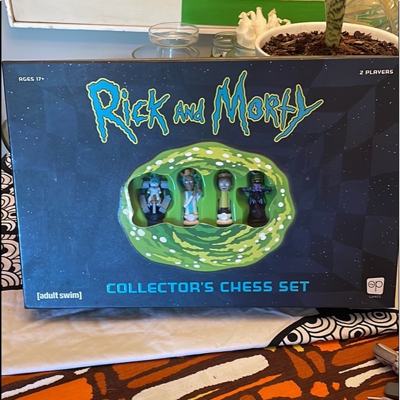 Rick and Morty Collector’s Chess Set - Picture 1 of 3